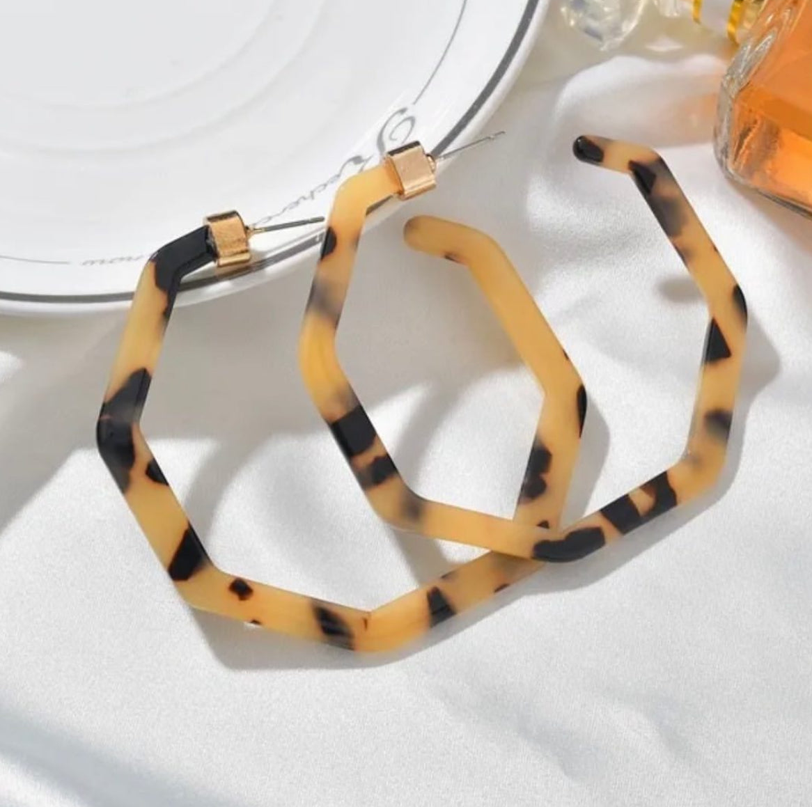 Too Tortoisie Hoop Earrings- Large
